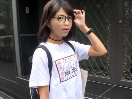 【電マでイキまくり♡】メガネっ娘の敏感なアソコを刺激！ 恥じらいながらも快感に溺れる姿がエロすぎて…