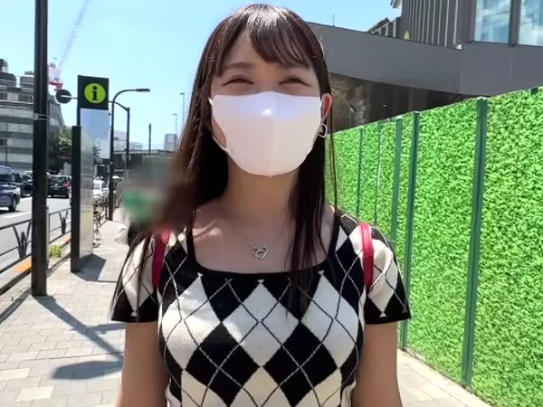 【素人】可愛い女の子のパイパンで素股されてフル勃起！追撃のパイズリ擦りから騎乗位でザーメン発射！