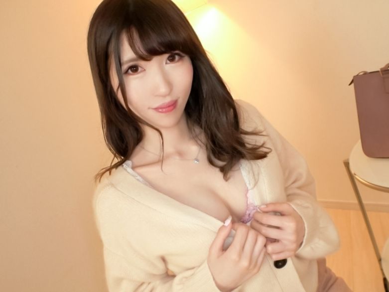 ［美尻女子］某デパートでコスメ販売の普通のお姉さん…でもAVで美ボディを披露しちゃいます！！