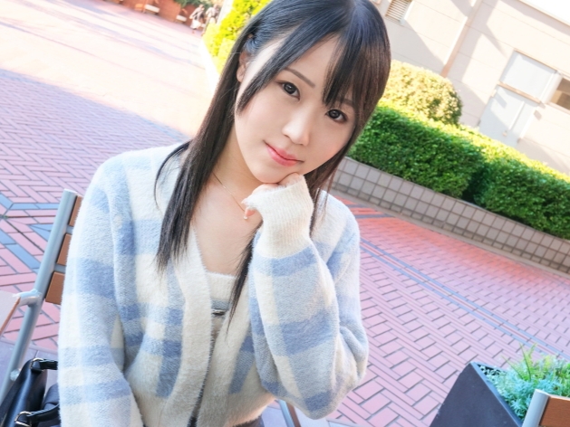 【ツルツル美少女の初体験】 指で刺激され、初めての快感にトロける♡ 感度抜群のパイパンマ○コをじっくり味わう！