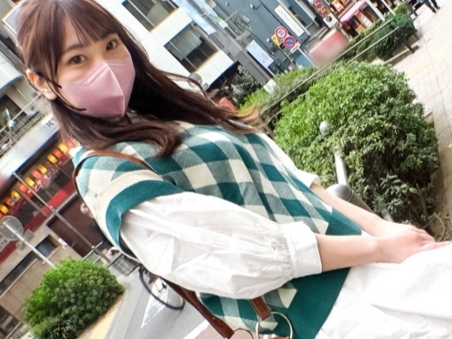 【敏感ボディの美少女】 ぷるぷる美乳を揺らして潮吹き絶頂！ ぐちょぐちょおマ○コに生チンをぶち込まれ、イキまくる♡
