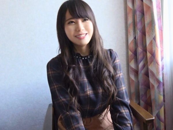 【彼氏持ちの美乳女子】 好奇心でAVデビューした彼女が敏感ボディを曝け出す！ 乳首責めでイキまくりの初体験♡