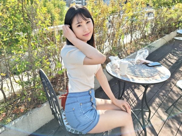 【素人】パン屋で普段は働いているという彼女ですが何だかすごく性欲が強いらしくて！激しくたくさん突かれたい願望あります！
