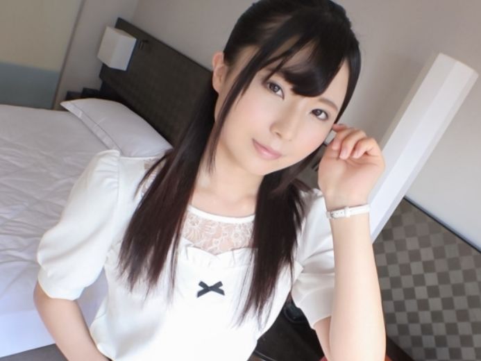 【19歳カフェ店員淫乱責め】敏感なアソコ見せつけ剛毛マンコぐっちょ濡れ！茂みに隠れたクリを責めれば絶頂！