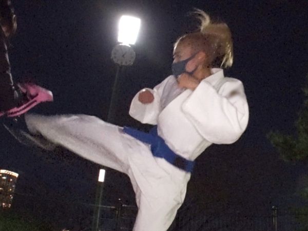 【格闘技女子】「風俗嬢です♡」格闘系ギャル系！寝技が得意なビッチが乱交ファックで燃え上がる！