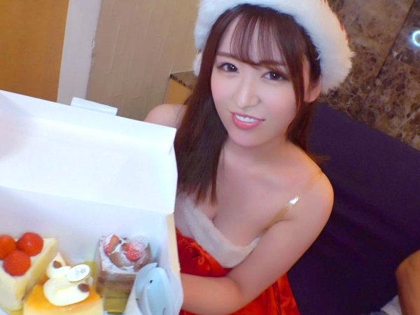 【Gカップエロサンタ】パティシエさんが地元の男友達とコスH！柔らかい巨乳を揉みしだけば濡れる！手マンで即潮連発！♪