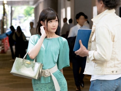 【セレブ人妻の裏の顔】『奥さん、エッチすぎるよ…』清楚な見た目とは裏腹に、チンポを前に欲情しまくる人妻！我慢できずに求め合い、最後は中出しでイキ乱れる姿がたまらない！♡