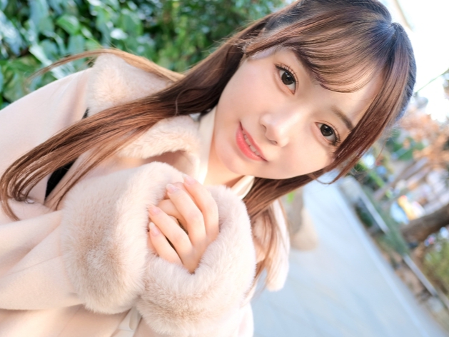 【ロングヘア美少女の濃厚プレイ】『気持ち良すぎる…』キュートなルックスと長い髪が魅力的な美少女が、ビンビンのチンコで激しくピストンされ、膣奥を刺激されて乱れまくり！エロかわいい喘ぎ声がたまらない♡