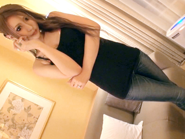 【美脚タトゥーギャルの生ハメラブホSEX】『奥まで突いて…』長身スレンダーなギャルが、パイパンマンコで誘惑！生挿入で激しくピストンされ、最後はお腹にザーメンぶっかけ！