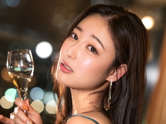 【美巨乳お姉さんとラブラブデート】『もっと激しく…』手マンでビクビク感じる敏感ボディ！正常位でおっぱいブルブル揺らして絶頂！デートから始まるエロすぎる夜♡