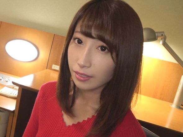 【大人びた20歳の初AV】『恥ずかしい…』落ち着いた雰囲気の素人女子がクンニで大洪水！マン汁ダラダラ、ビクビク悶絶絶頂で本気の喘ぎ声が漏れちゃう♡