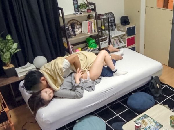 【JD盗撮】バーでナンパした女子大生をヤリ部屋に連れ込み隠し撮り！カメラに気づかず、下品なほど感じまくる姿がエロすぎる…♡