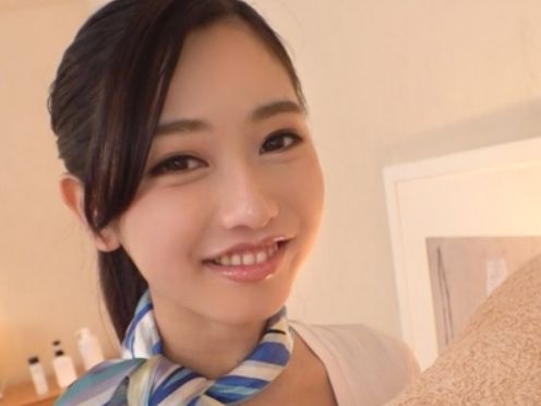 【小柄ギャルエステティシャン】「ダメだよ…」って言いながらチンポにメロメロ♡かわいいエステ嬢が誘惑に負けて本番行為！身長差を活かしたエッチなサービスに興奮必至！