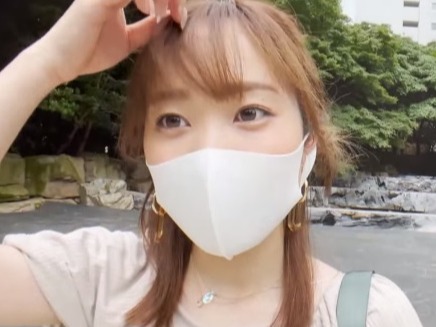 【人気ライバーお姉さんの裏配信】『見ててね…♡』笑顔でパイズリ披露後、バックで激突き！美巨乳が激しく揺れ、喘ぎ声が漏れまくる過激な裏生放送！！