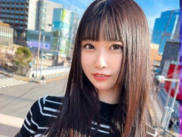 【ちっぱい美少女と密室プレイ】『気持ちいい…もっと…』幼さ残るつるぺたボディに激しくピストン！ホテルでいちゃラブSEX、小さなカラダを激しく揺らす！♡