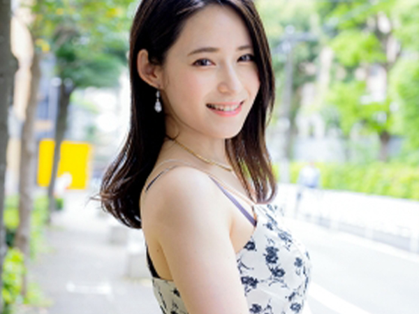 【人妻】透明感のある奥様！美人で背が小さくてかわいげもあって…そして実はエッチ！普通に旦那から奪いヤリまくりたい女だ！