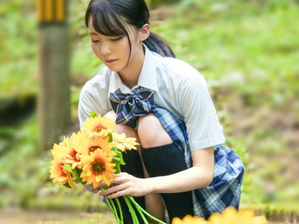 【幼馴染の犠牲】美少女がオッサンに拘束され、好き放題にマンコを弄ばれる！汗だくで喘ぎながら、抵抗むなしく屈服していく姿がエロすぎる…♡