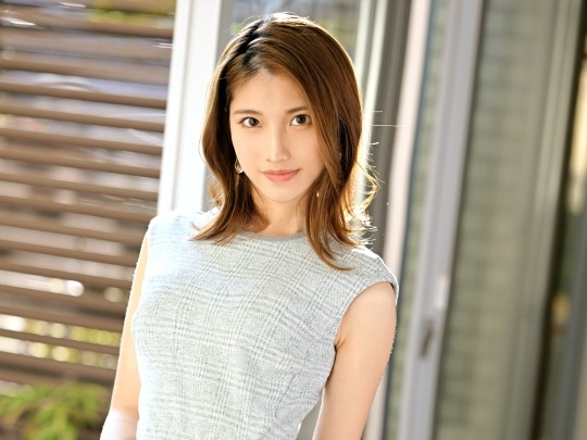 【ホテル受付嬢の裏顔】『ダメ…仕事中なのに…』清楚系お姉さんがホテルの一室で淫乱覚醒！手マンでトロトロに濡れ、正常位で激ピストンされ悶絶♥