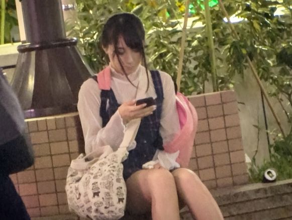 【池袋の天然美少女をゲット】『えっ、そんなに激しく…』マイペースな素人娘をナンパ成功！大胆に脚を開かせ、バックから巨根をぶち込み全力ピストンで感じまくる！天然美少女のガチイキ姿は必見！♡