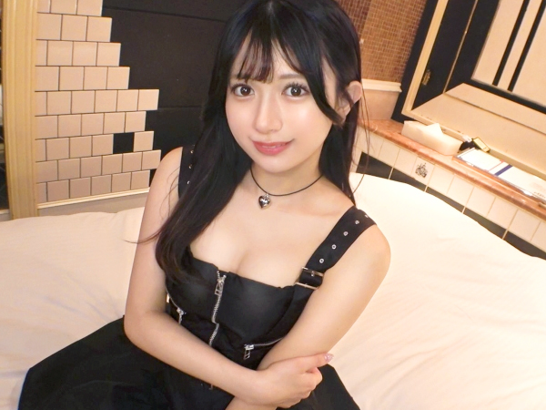 【奇跡のAVデビュー】加工不要の激カワアイドルが初撮りで本気のエロ披露！動画でさらに輝く美少女が、恥じらいながらも大胆に…♥︎ 顔面レベルMAXの素人娘が、AV界に衝撃のデビュー！