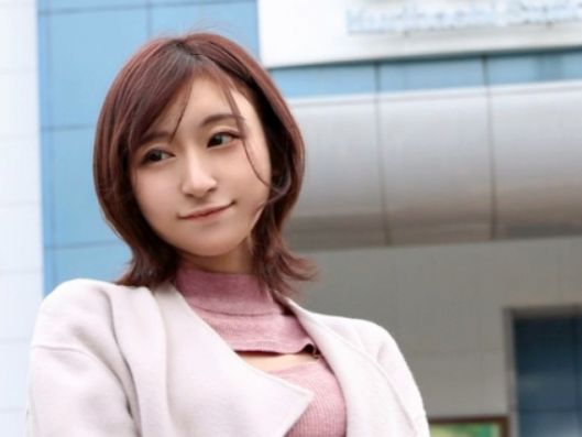 【笑顔の若妻は隠れ淫乱】見た目は清純系なのにチンポ大好き！フェラテクもヤバい若奥様が笑顔でエロすぎるプレイを披露！旦那さんには見せられない本性丸出しのセックスに興奮間違いなし！ｗ