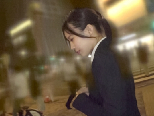【スーツ女子の秘密】『ダメ…感じちゃう…』真面目そうなスーツ姿の女子がナンパされ、ツルツルパイパンおマンコを電マ＆手マンで責められ、恥ずかしがりながらもビショ濡れに！♡
