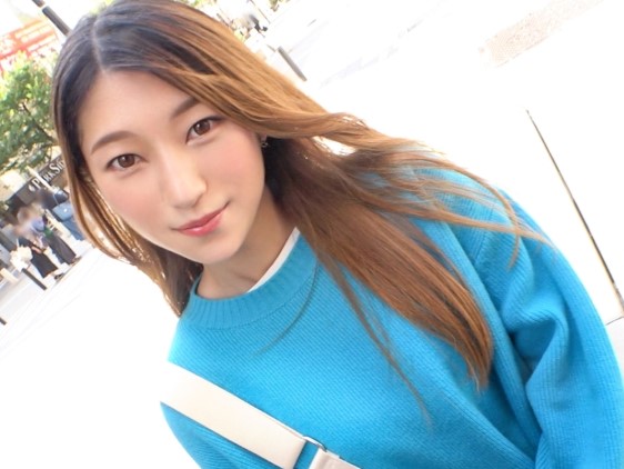 【細身素人】スタイル良いって褒められる事もあるという女の子！切れ長の目が何ともそそる！看護婦らしくエッチでもご奉仕！
