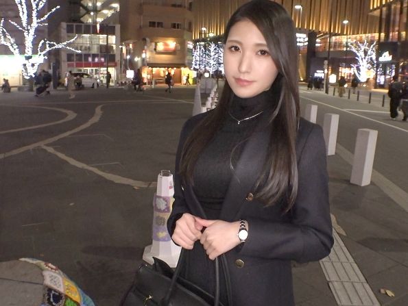 【街角ナンパ】『こんなの初めて…』上品で知的なスレンダー美女がまさかのAV出演！手マンで敏感なトコロを刺激され、恥ずかしがりながらも大量の汁を撒き散らす痴態を激撮！♡