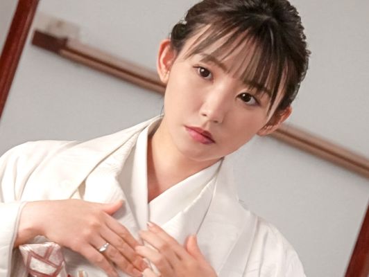 【田舎の夏、汗だくエッチ】幼馴染のスレンダー美少女と二人きりの秘密の時間！蒸し暑い夜に溢れる愛液、生挿入で激しく腰を振りまくる田舎の純愛セックス♡
