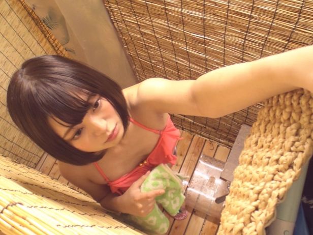 【オナニー没頭】海の家でこっそりと自慰にふける女っ！誰にも見つからないはずなのに…恥ずかしすぎる痴態公開っ！！