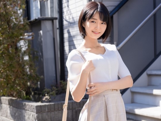 【小顔ショートカット美少女の貸し出し体験】透明感抜群の美少女が素人男性と濃厚プレイ！フル勃起した肉棒で膣奥をガン突きされ、感じまくる姿がたまらない！♥